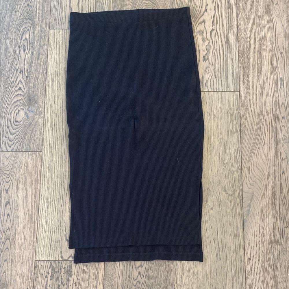 Amour Vert Classic Black Midi Skirt